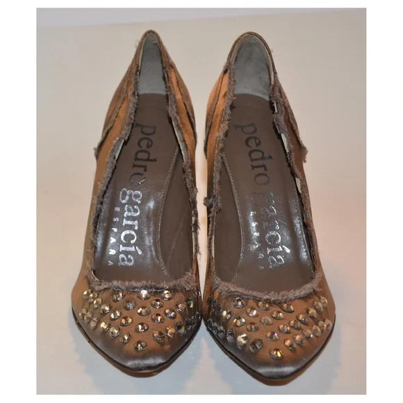 Pedro Garcia Satin Raw-Edge Trim Pumps w/ Swarovski Studs size 7.5 (37.5 euro) - Picture 2 of 6